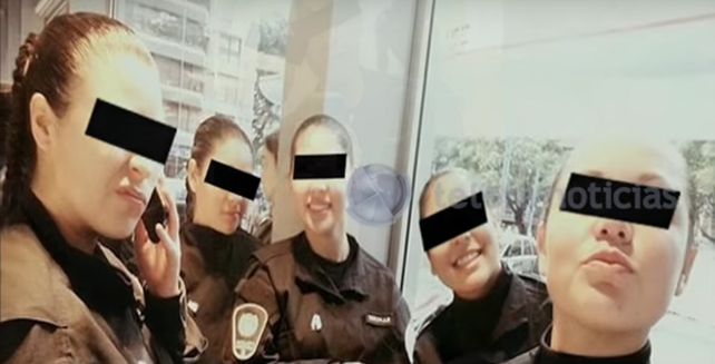 Dieron de baja a dos cadetes de la policía por besarse