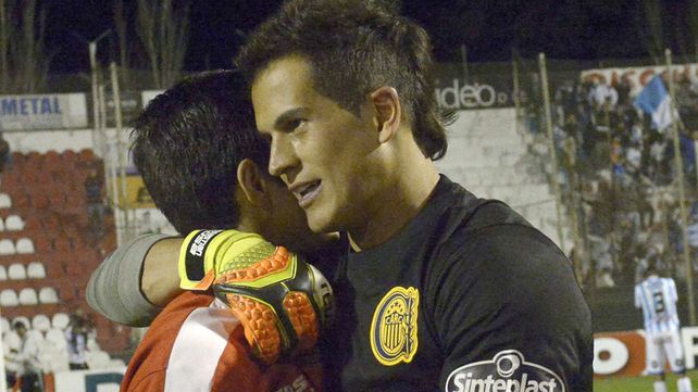 Venga ese abrazo. Sosa saluda al chico de la octava división de Unión