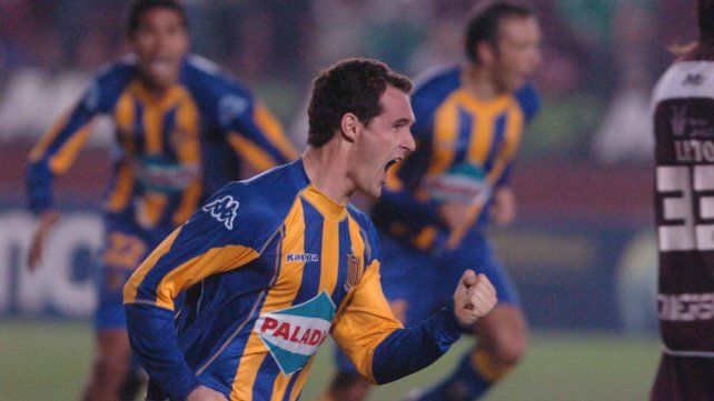Leonardo Borzani grita con alma y vida el gol del triunfo allá por agosto de 2006. El primero lo había anotado Marco Ruben.