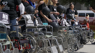 Sillas vacías. Protesta contra el Gobierno en Buenos Aires de miembros de escuelas especiales, transportistas de centros de día y hogares.