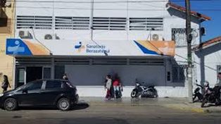 Le amputaron la pierna sana a una jubilada y siguen ejerciendo
