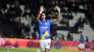 Ángel Di María retribuye los aplausos en Mendoza, de los hinchas de Independiente Rivadavia.