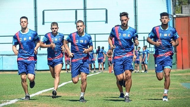 Arsenal suspendió la pretemporada que debía realizar en Mercedes por 10 casos positivos de coronavirus.