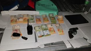 Además del arma llevaban un handy, dinero y otros elementos que fueron secuestrados.
