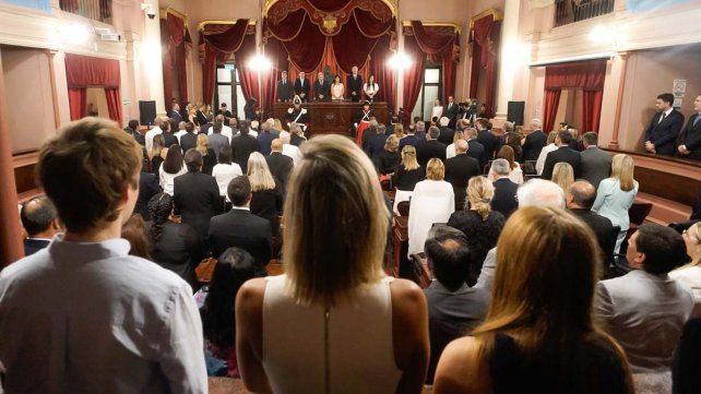 La Legislatura en la asunción de Frigerio como gobernador.