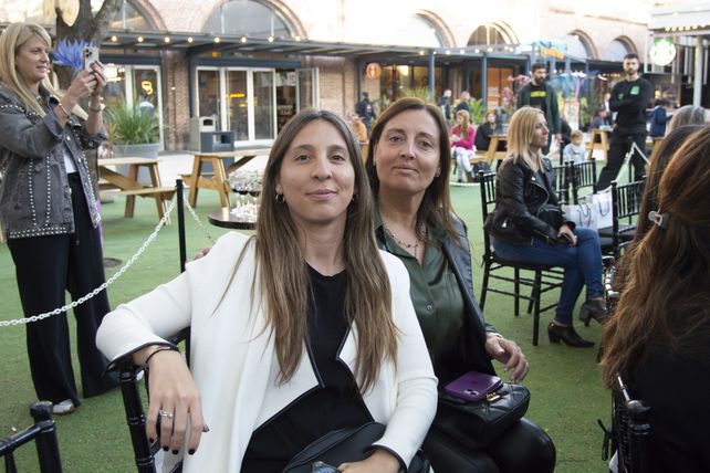 Manuela Arroyo y Giselle Pinillos.