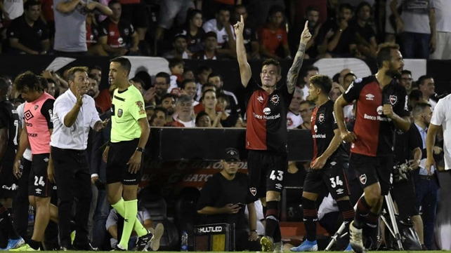 Newells ganó un duelo clave ante San Lorenzo y se alejó de la zona del descenso