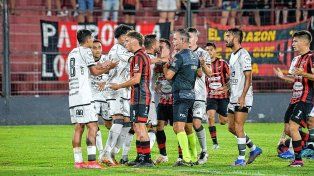 Emanuel Ejarque dirigió el empate con marcador cerrado entre Patronato y All Boys