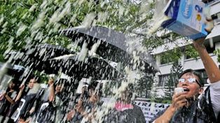 La leche contaminada en China se transform&oacute; en un esc&aacute;ndalo mundial