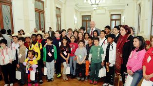 Bonfatti recibió a los niños extranjeros que participan del Congreso de los Chicos