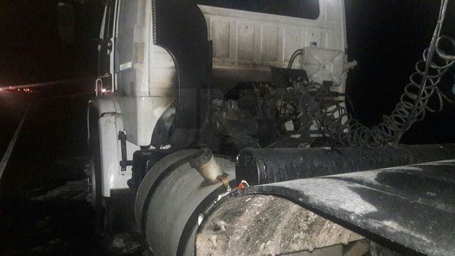 Desperfecto originó un incendio en un camión que transportaba amoníaco en plena autopista