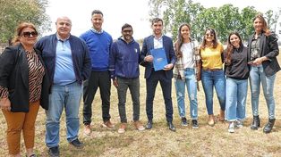 El gobierno provincial otorgó un aporte al Club La Salle para que finalice las obras de la cancha de hockey sintético.