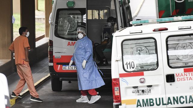 La guardia del hospital Durand recibe a un paciente con COVID-19