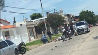 Los vecinos y automovilistas ayudaron a los involucrados.&nbsp;