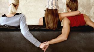 La mayoría de los infieles prefiere tener sexo con su amante, pero dormir con la pareja estable