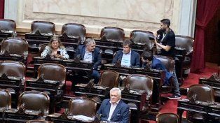 Legisladores de la oposición impulsan la movida justo en la fecha que legalmente están habilitados para llevar al recinto el tema de la SIDE