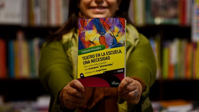 El libro “Teatro en la escuela, una necesidad” se presenta el próximo viernes 2 de septiembre en el Normal 2. El libro “Teatro en la escuela, una necesidad” se presenta el próximo viernes 2 de septiembre en el Normal 2.