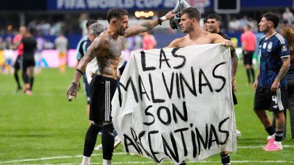 Gio Lo Celso desafió a la Fifa con una bandera: Las Malvinas son argentinas