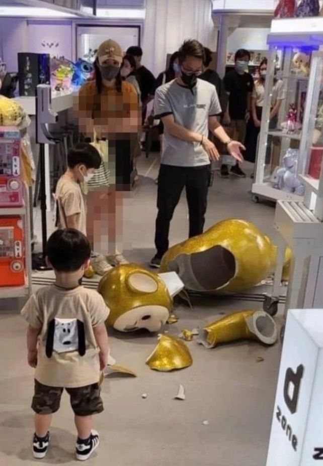 Su hijo de 5 años rompió un Teletubby gigante y tuvo que pagar una fortuna
