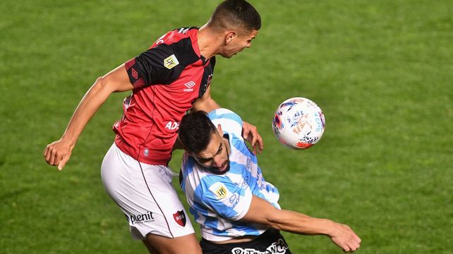 Newells perdió con Argentinos un partido en el que padeció muchas adversidades