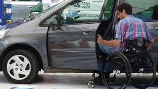 Reclaman a la provincia por el cobro de patentes en autos para discapacitados