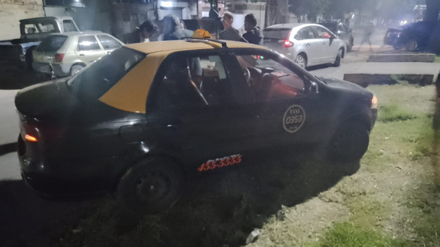 Asalto a taxista en zona oeste. El vehículo que conducía el chofer sorprendido por una pareja en Riobamba y Liniers.