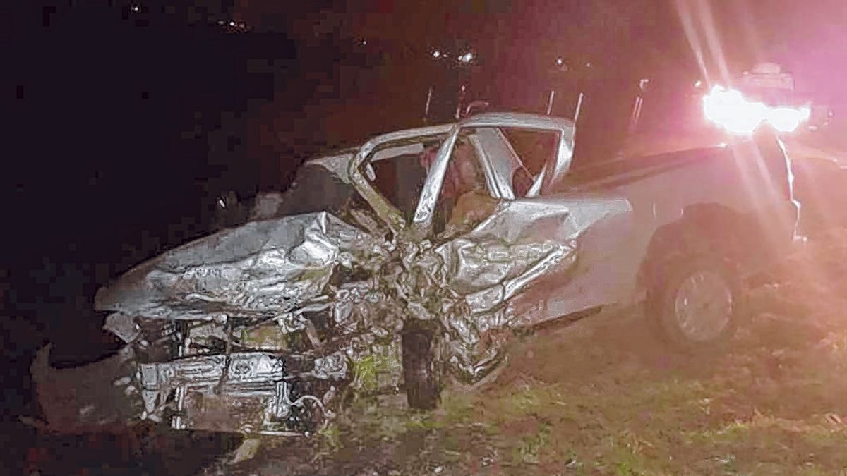 Dos muertos y un herido en un violento choque frontal en la ruta 33
