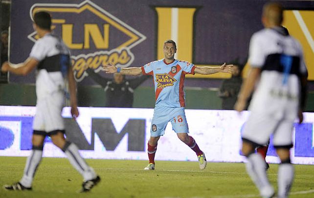 Arsenal no le achicó a Ñuls