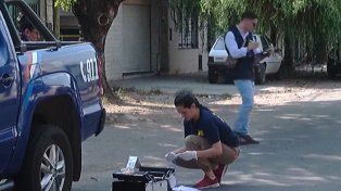 Entraron a robar a una casa de zona oeste y uno de los ladrones fue baleado