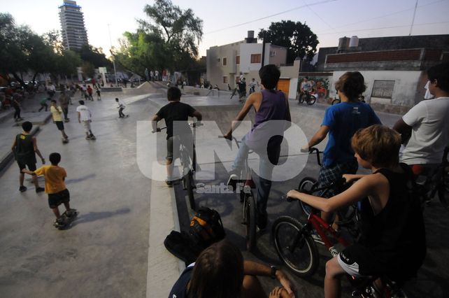 Un código de convivencia para los usuarios del Skate Park de Candioti Sur