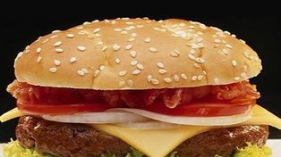 La comida chatarra genera obesidad y estragos en la salud de los más jóvenes