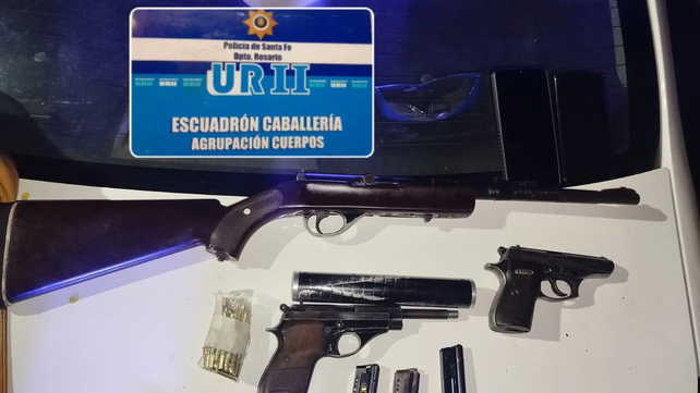 Los investigadores evalúan la posibilidad de que sean armas que se guardaban para cometer delitos.