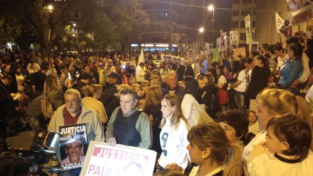 Los padres de Paula Perassi también participaron de esta nueva manifestación.