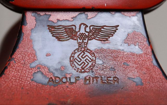Vestigio del horror. El soporte del tubo lleva el nombre de Hitler.