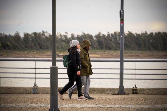 El tiempo en Rosario: un jueves sin tanto viento pero frío y nublado