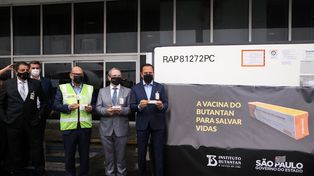Vacunas chinas y disputas internas: Brasil recibió 120 mil dosis de CoronaVac