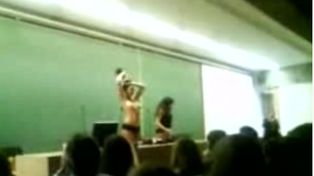 Un striptease de bienvenida a alumnos en una facultad espa&ntilde;ola gener&oacute; un esc&aacute;ndalo
