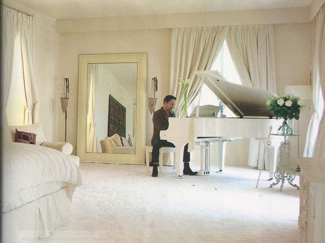 La vida de Julian Lennon a los 50 en su mansión de Francia