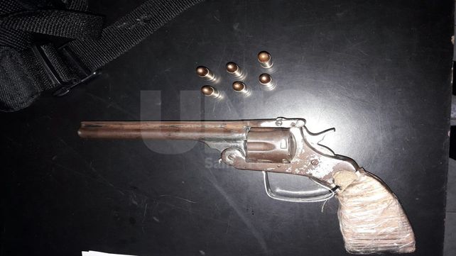 Resistió un control policial y terminó preso por portar un arma de guerra