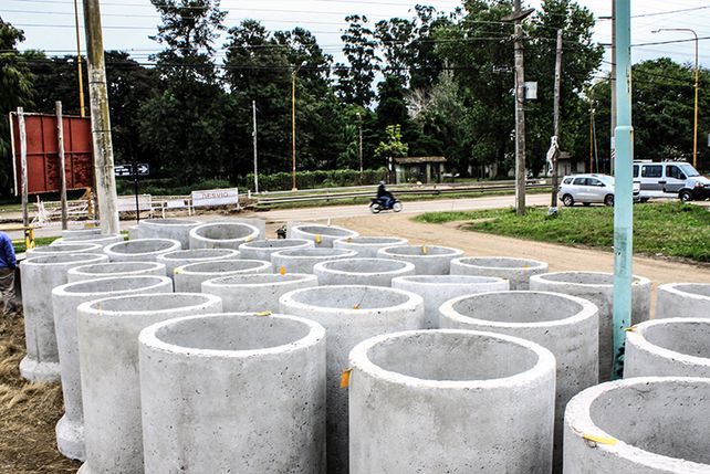 El Municipio inició la obra del desagüe Piedrabuena en barrio Ledesco