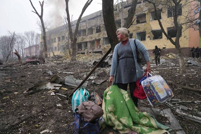 La total devastación de la ciudad de Mariupol por el ejército ruso es claramente un delito de guerra y de lesa humanidad.&nbsp;