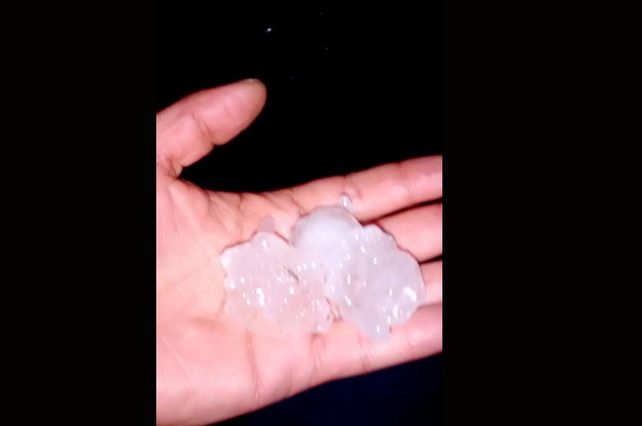 Las piedras que cayeron en la ciudad. Facebook: La Morocha Fla