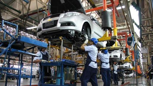 Sigue el derrumbe: la industria cayó 5,6% en agosto y es el cuarto mes de caída consecutivo