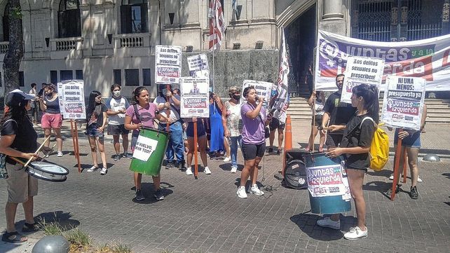 Foto: Juntas y a la Izquierda.