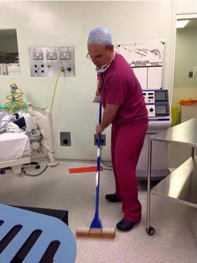 Un médico dio el ejemplo con una foto que se vuelve viral