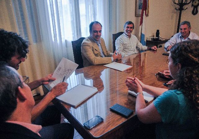 Escuelas de Trabajo: Corral presentó el programa en el Ministerio de Salud