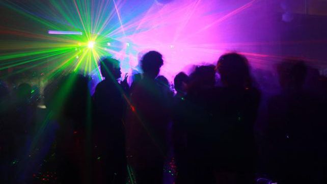 Una chica fue detenida por cortar con un bisturí a jóvenes en un boliche