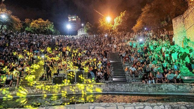 Este sábado finalizó el ciclo Música en el Anfiteatro con la presentación de Pont a Bailar