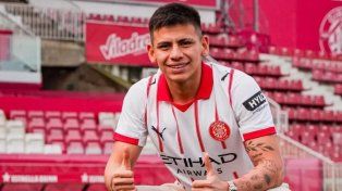 Claudio Echeverri con la camiseta del Girona.