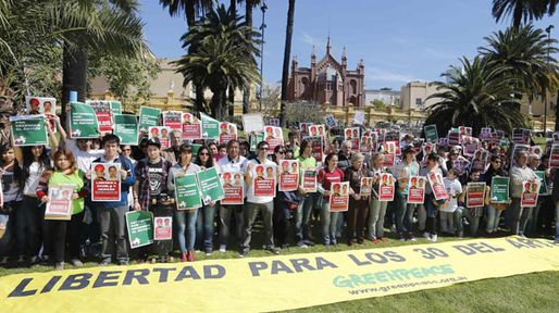 Marchas mundiales por los activistas de Greenpeace detenidos en Rusia